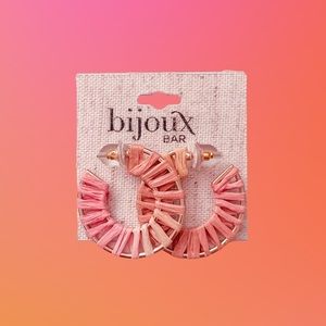 NWT 🪷 BIJOUX BAR raffia hoop earrings in peachy pink ombré.